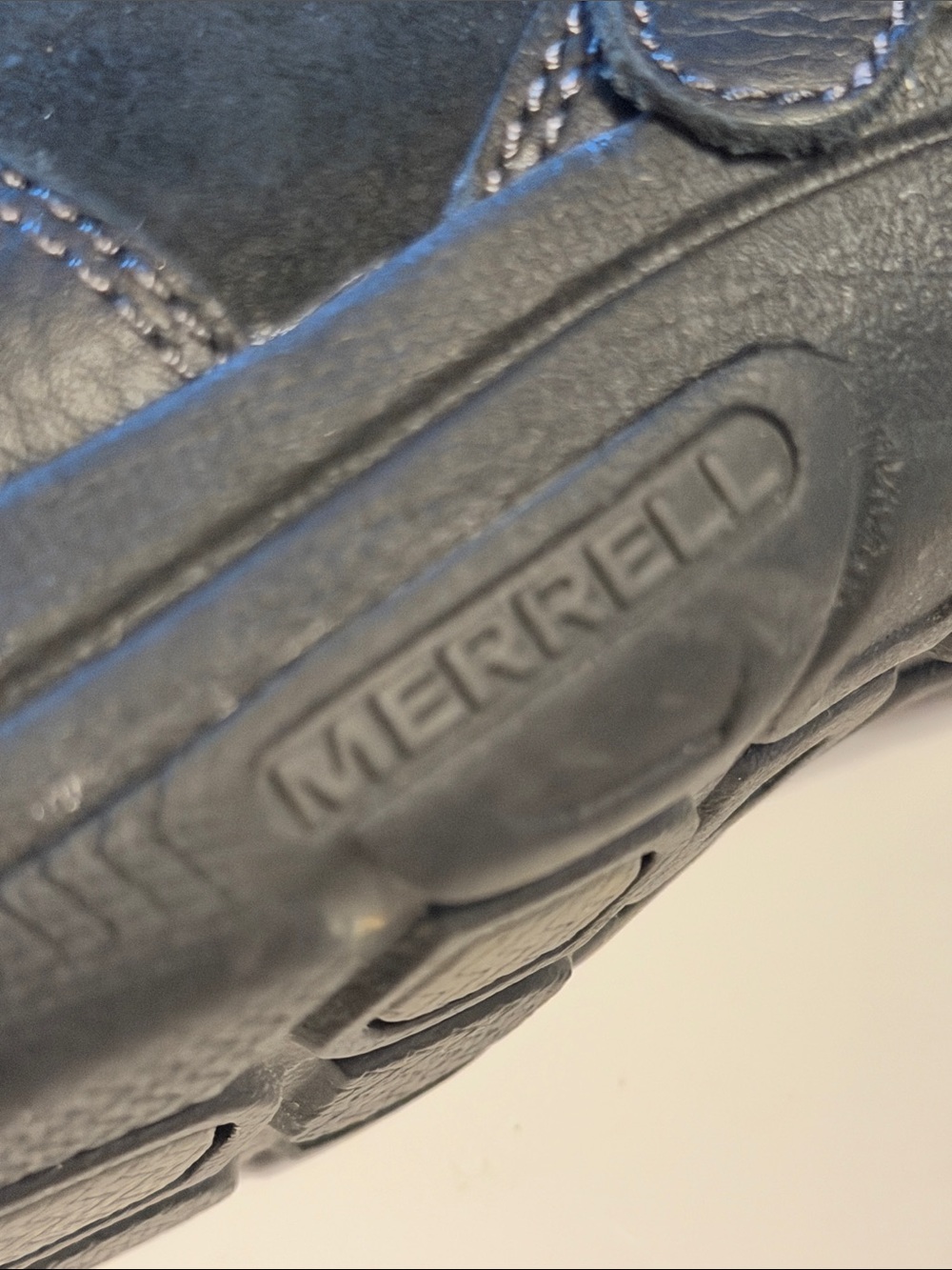 Merrell Woman’s Dassie style slip on casual loafer with buckle. Size 8. - Picture 7 of 14